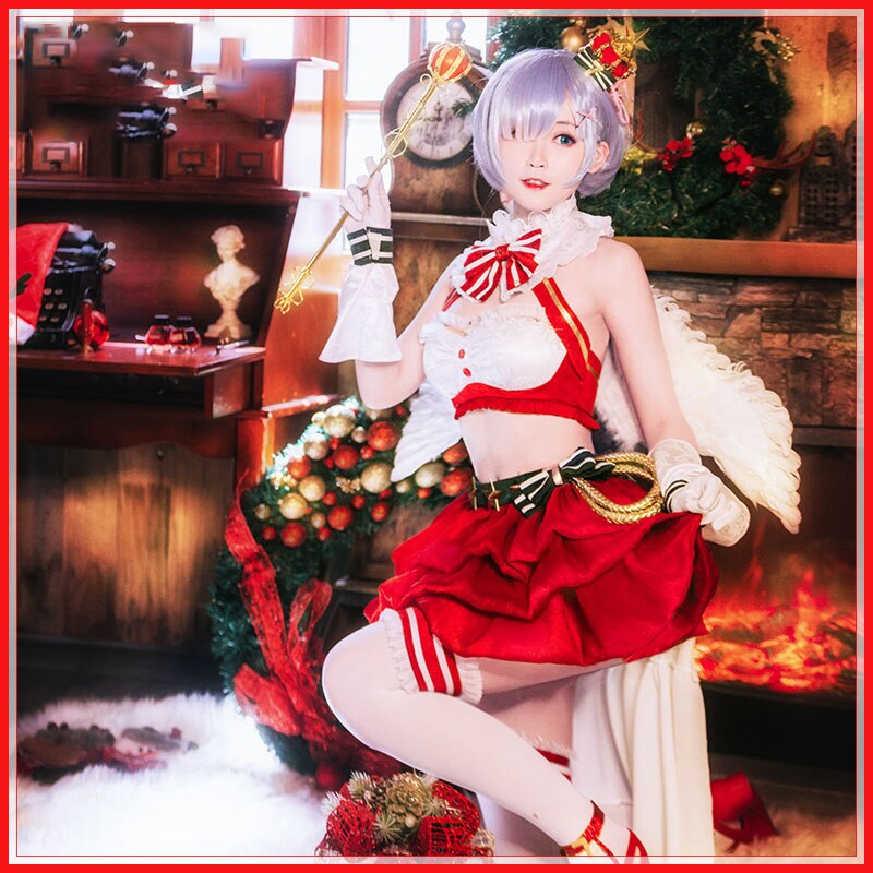 Re:Zero Cosplay Readies Rem for the Holidays